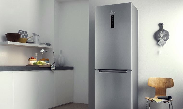 Фото холодильника индезит на кухне